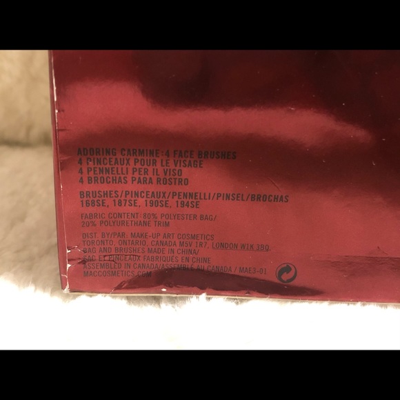 MAC Adoring Carmine Collection: 4 Face Brush Set - Picture 8 of 9